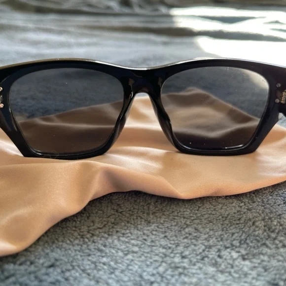 Tory Burch sunglasses - Picture 6 of 6